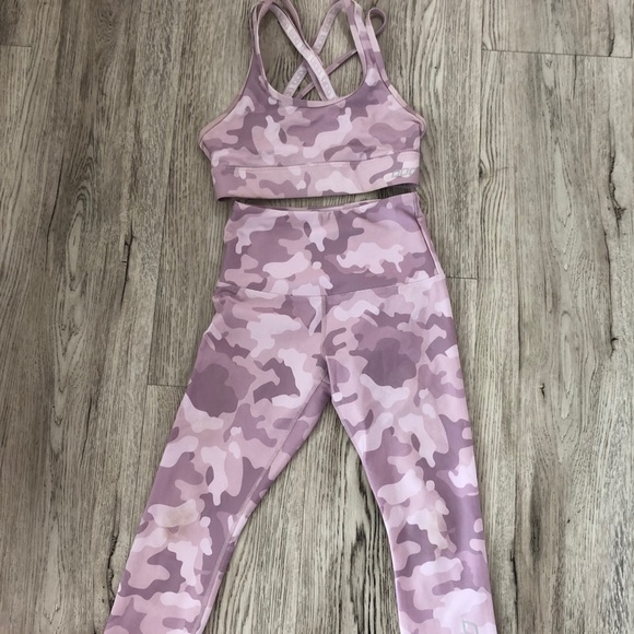 Lorna Jane Other - Lorna Jane Workout Set - Purple Camo